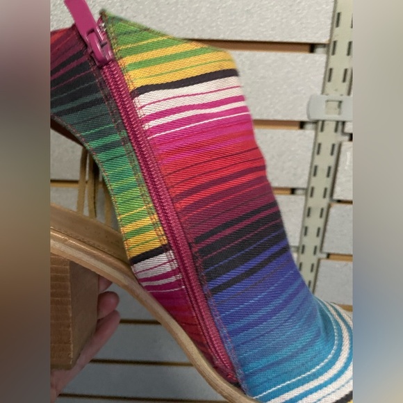 Very Volatile Serape Peep Toe Fringe Stripe Heels Womens 10 Multicolor Boho West - Picture 6 of 6